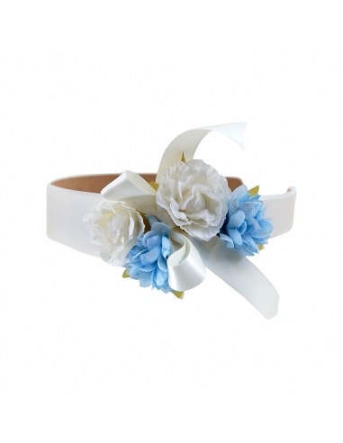 Diadema ceremonia niña con flores azul atenuado, flores blancas y